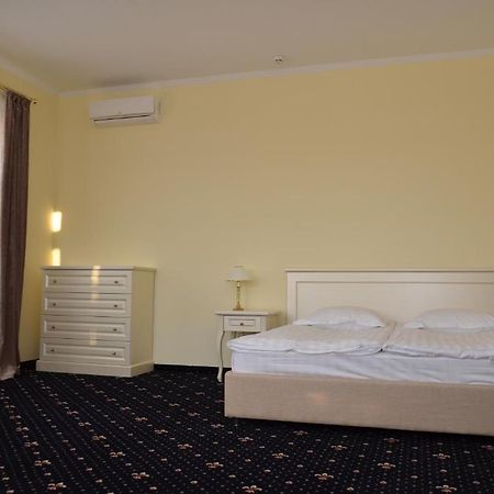 Chateau Royal Hotel Berezovka  Room photo