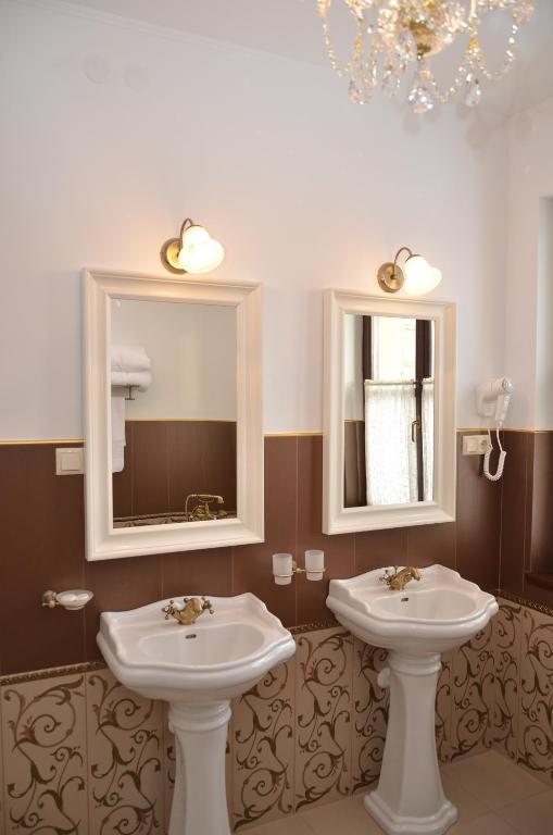 Chateau Royal Hotel Berezovka  Room photo